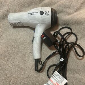 T3 Travel Size Lightweight Hairdryer